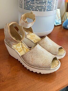 Fly London Cream Gold White Leather Ankle Strap Wedge Sandals 38